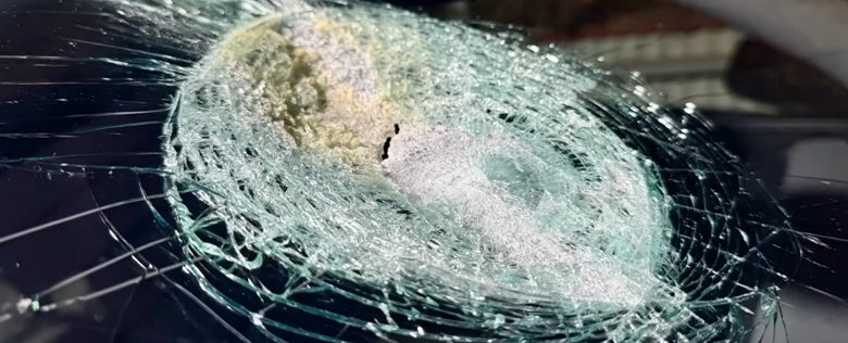 Зафиксировано, возможно, первое столкновение Tesla с метеоритом. Машина продолжила движение на автопилоте